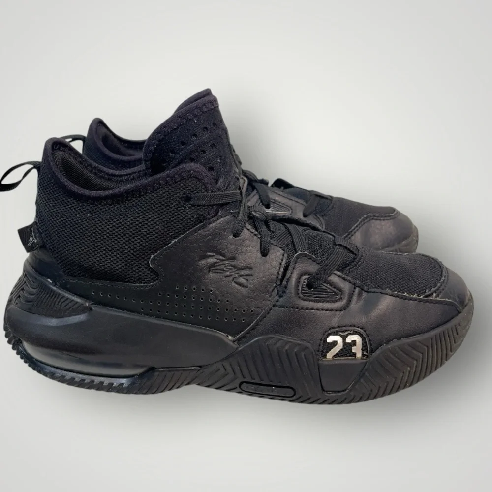Jordan Stay Loyal 2 size 6Y